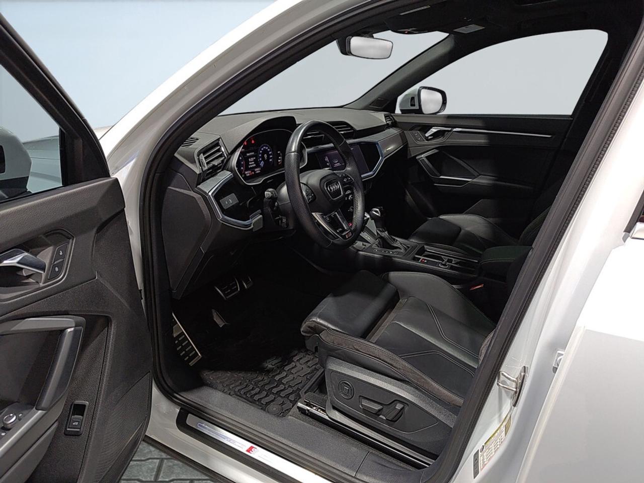 2021 Audi Q3 quattro S Line / NAV / Sunroof / Leather / CarPlay Photo