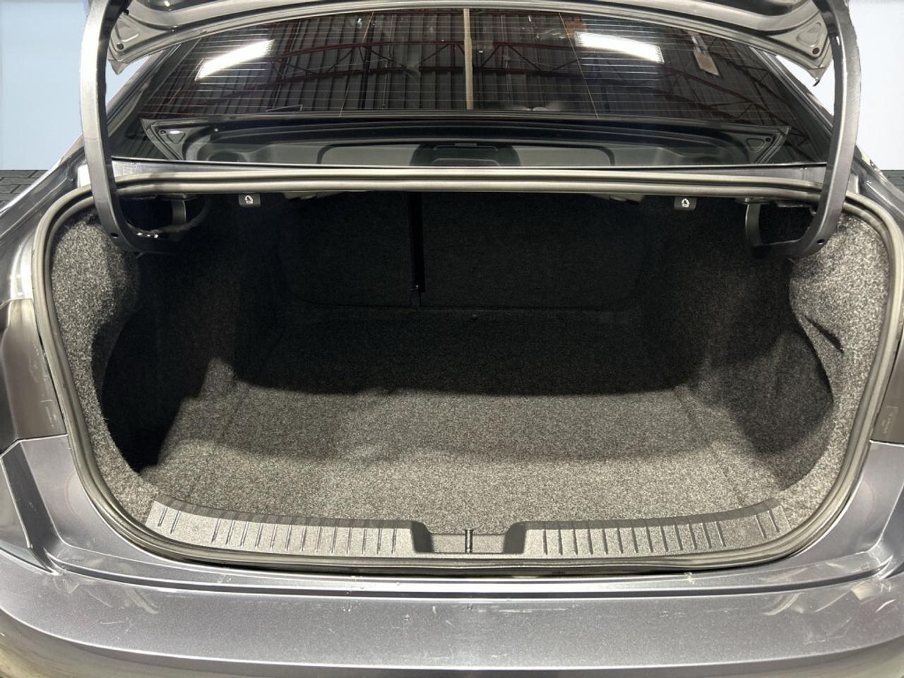 2022 Volkswagen Jetta Highline / Leather / Sunroof / NAV / Lane Keep Ass Photo