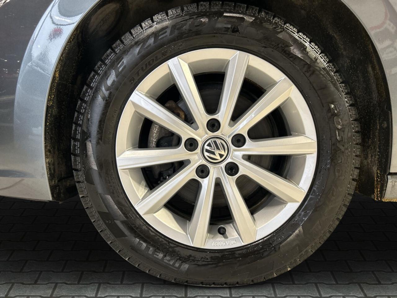 2022 Volkswagen Jetta Highline / Leather / Sunroof / NAV / Lane Keep Ass Photo