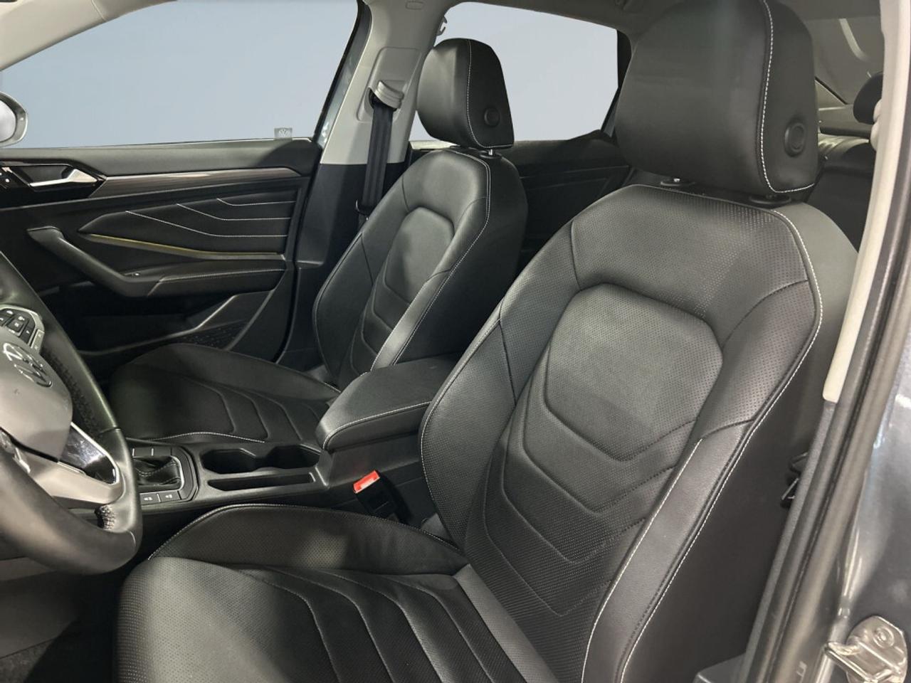 2022 Volkswagen Jetta Highline / Leather / Sunroof / NAV / Lane Keep Ass Photo
