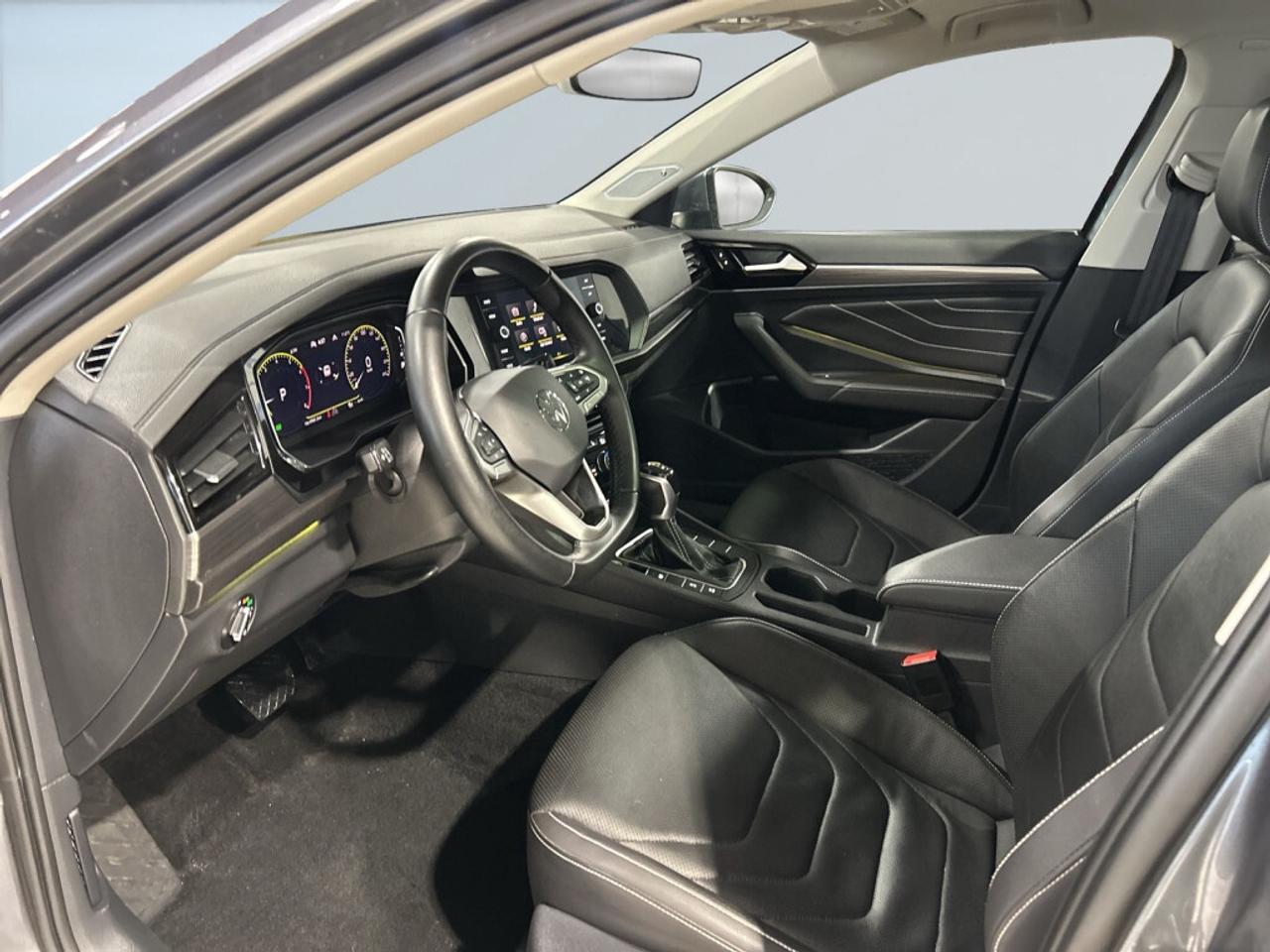2022 Volkswagen Jetta Highline / Leather / Sunroof / NAV / Lane Keep Ass Photo