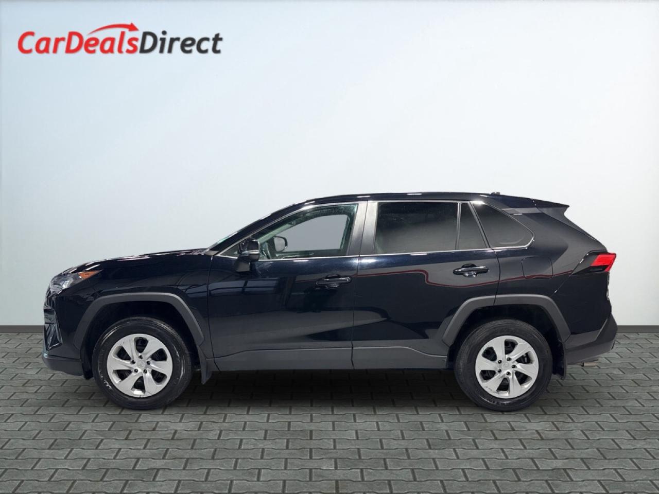 2022 Toyota RAV4 LE / Heated Seats / Lane Assist / Bluetooth / Back Photo3