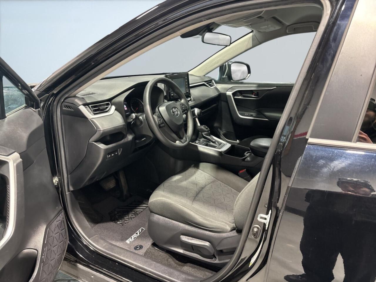 2022 Toyota RAV4 LE / Heated Seats / Lane Assist / Bluetooth / Back Photo