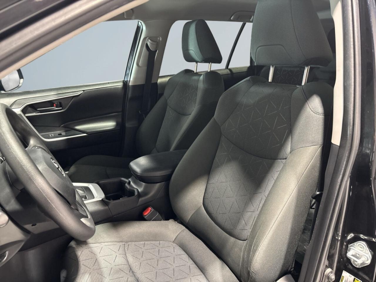 2022 Toyota RAV4 LE / Heated Seats / Lane Assist / Bluetooth / Back Photo