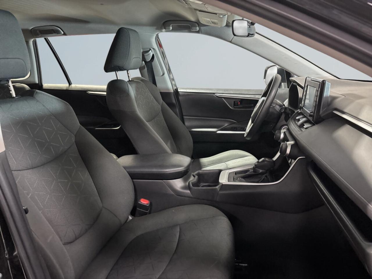 2022 Toyota RAV4 LE / Heated Seats / Lane Assist / Bluetooth / Back Photo