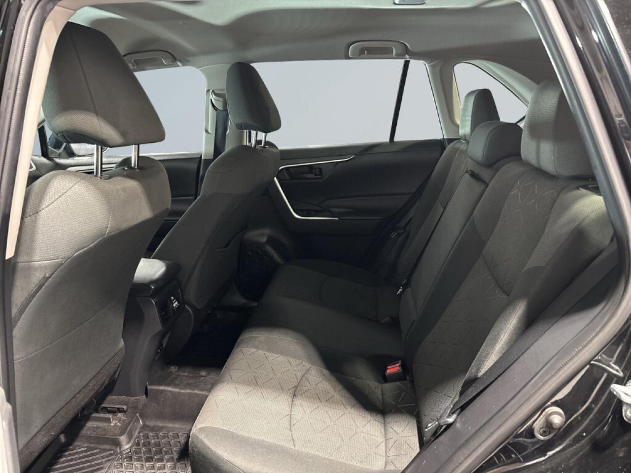 2022 Toyota RAV4 LE / Heated Seats / Lane Assist / Bluetooth / Back Photo