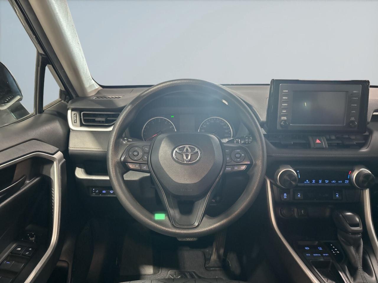 2022 Toyota RAV4 LE / Heated Seats / Lane Assist / Bluetooth / Back Photo