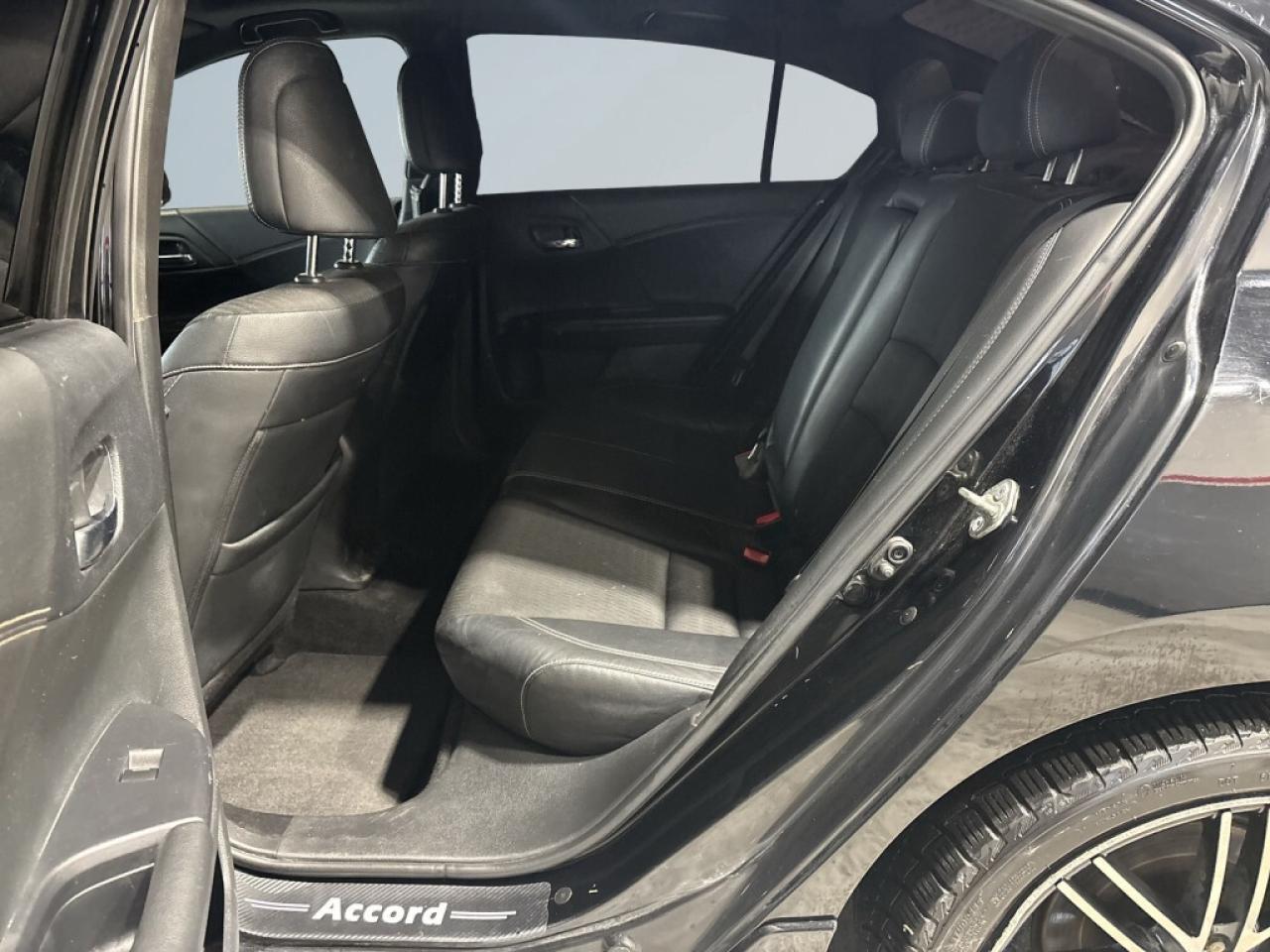 2017 Honda Accord Sedan Sport / Leather / NAVI / Sunroof / Backup Camera / Photo