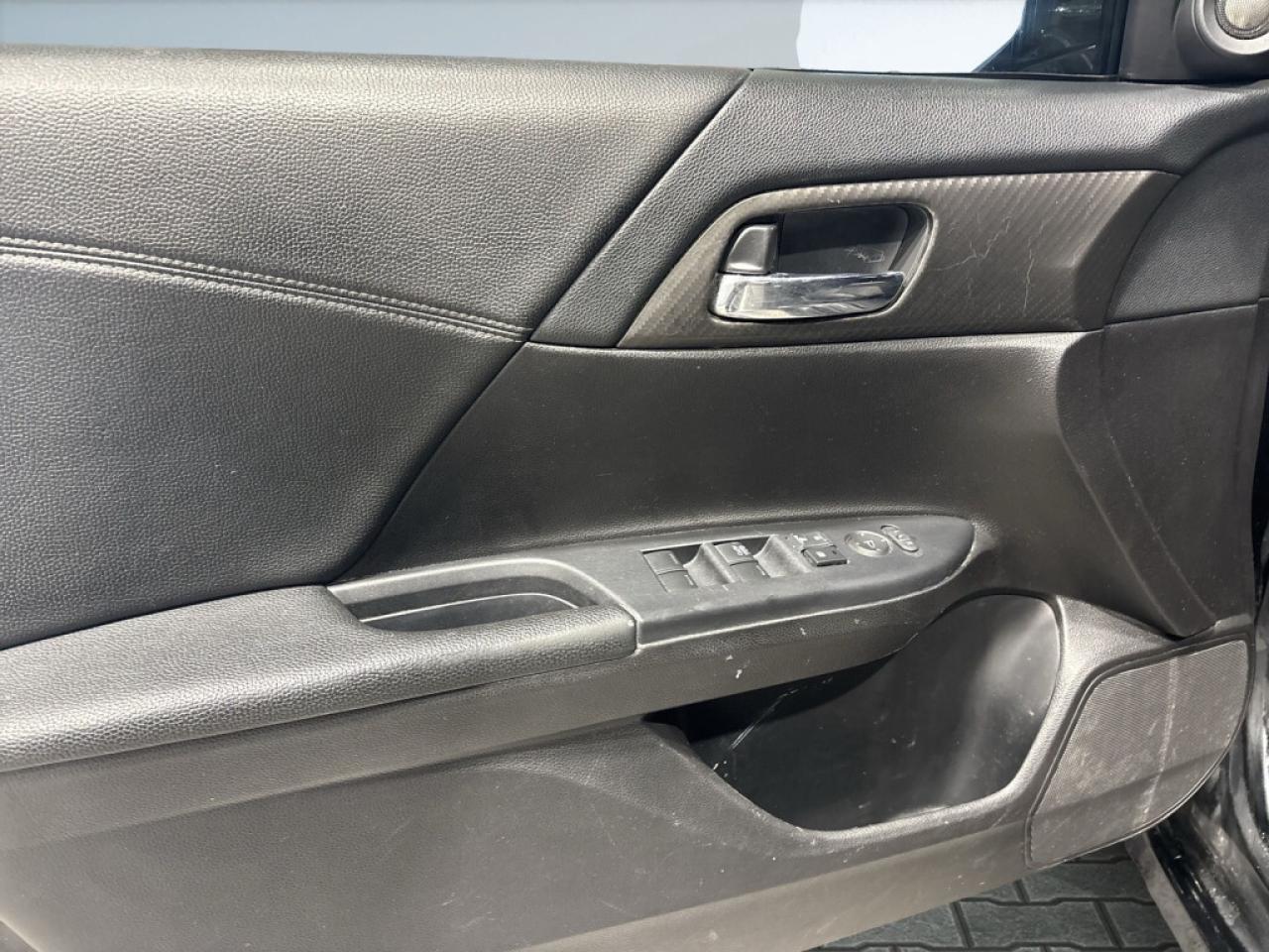 2017 Honda Accord Sedan Sport / Leather / NAVI / Sunroof / Backup Camera / Photo