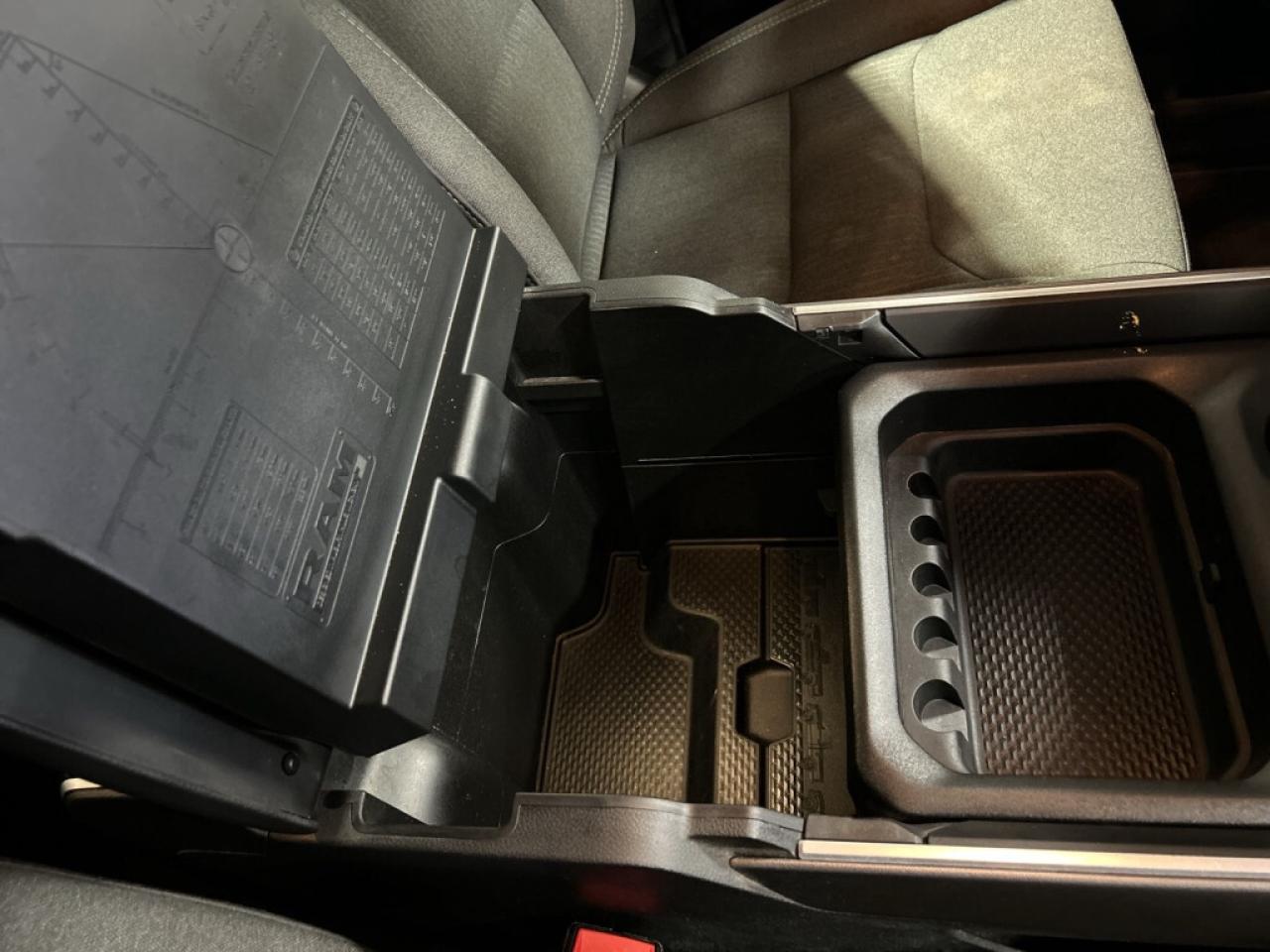 2022 RAM 1500 Big Horn HEMI 5.7L V8/4x4/Big Screen/ Android/Back Photo