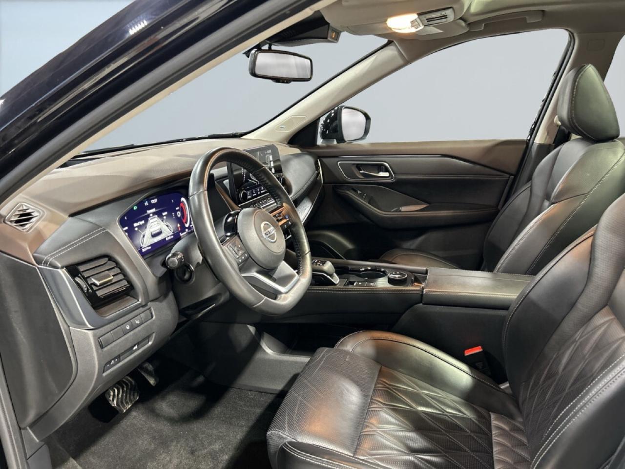 2021 Nissan Rogue Platinum AWD/ Drive Assist/NAVI/Sunroof/Leather/An Photo