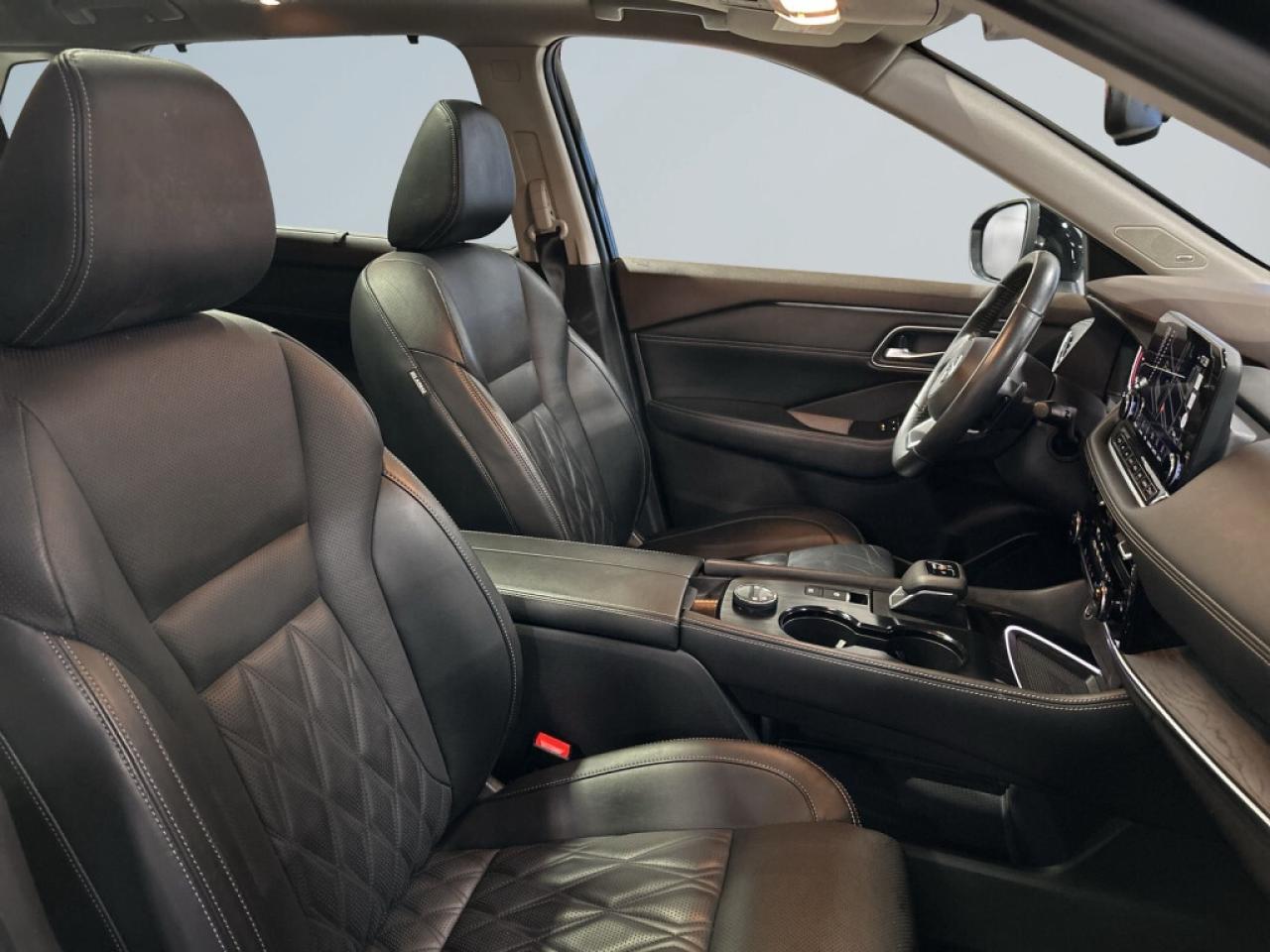 2021 Nissan Rogue Platinum AWD/ Drive Assist/NAVI/Sunroof/Leather/An Photo