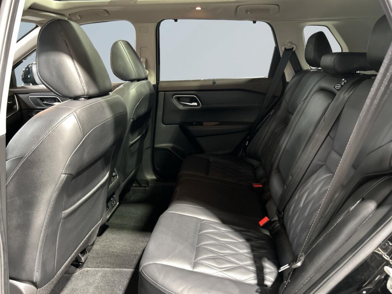 2021 Nissan Rogue Platinum AWD/ Drive Assist/NAVI/Sunroof/Leather/An Photo