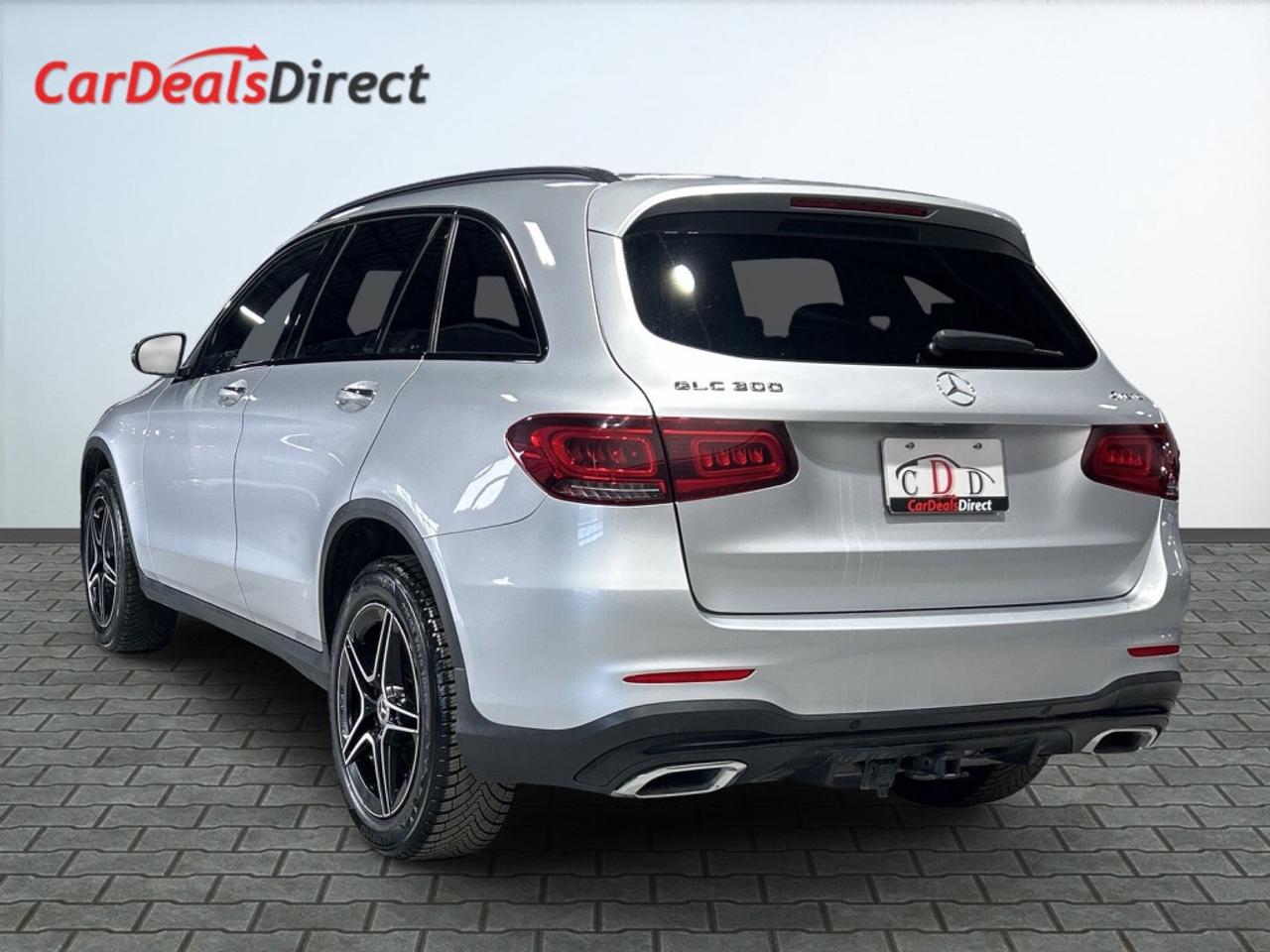 2020 Mercedes-Benz GLC300 AMG Pkg 4Matic / Clean Carfax / NAV / Leather / Su Photo