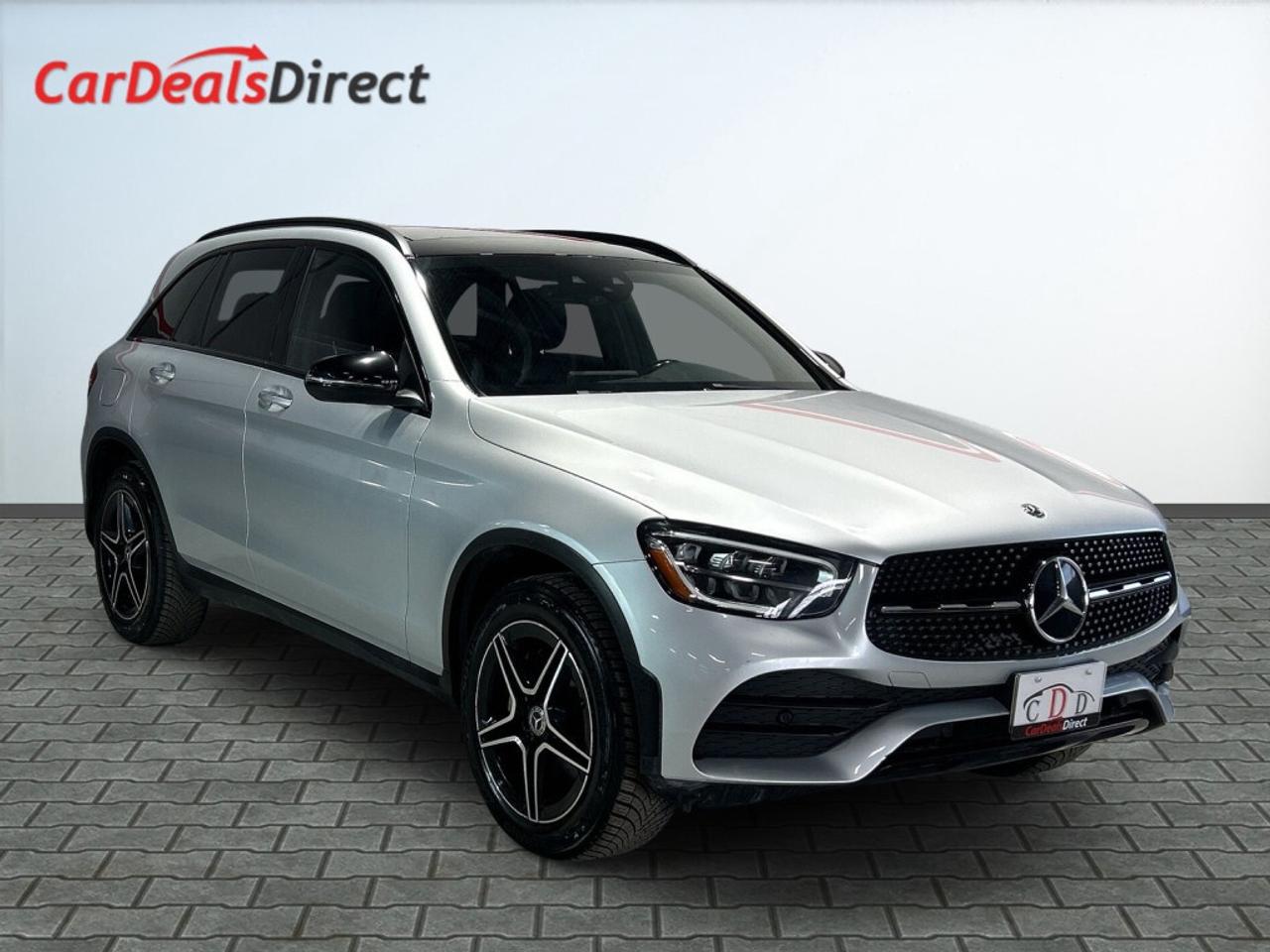 2020 Mercedes-Benz GLC300 AMG Pkg 4Matic / Clean Carfax / NAV / Leather / Su Photo