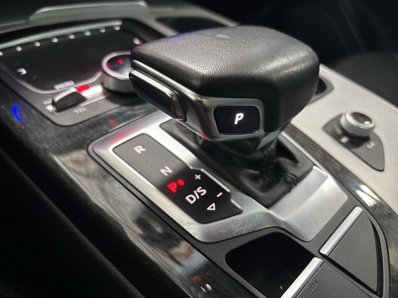 2019 Audi Q7 45 TFSI quattro / 7 Seater / NAV / Leather / Sunro Photo