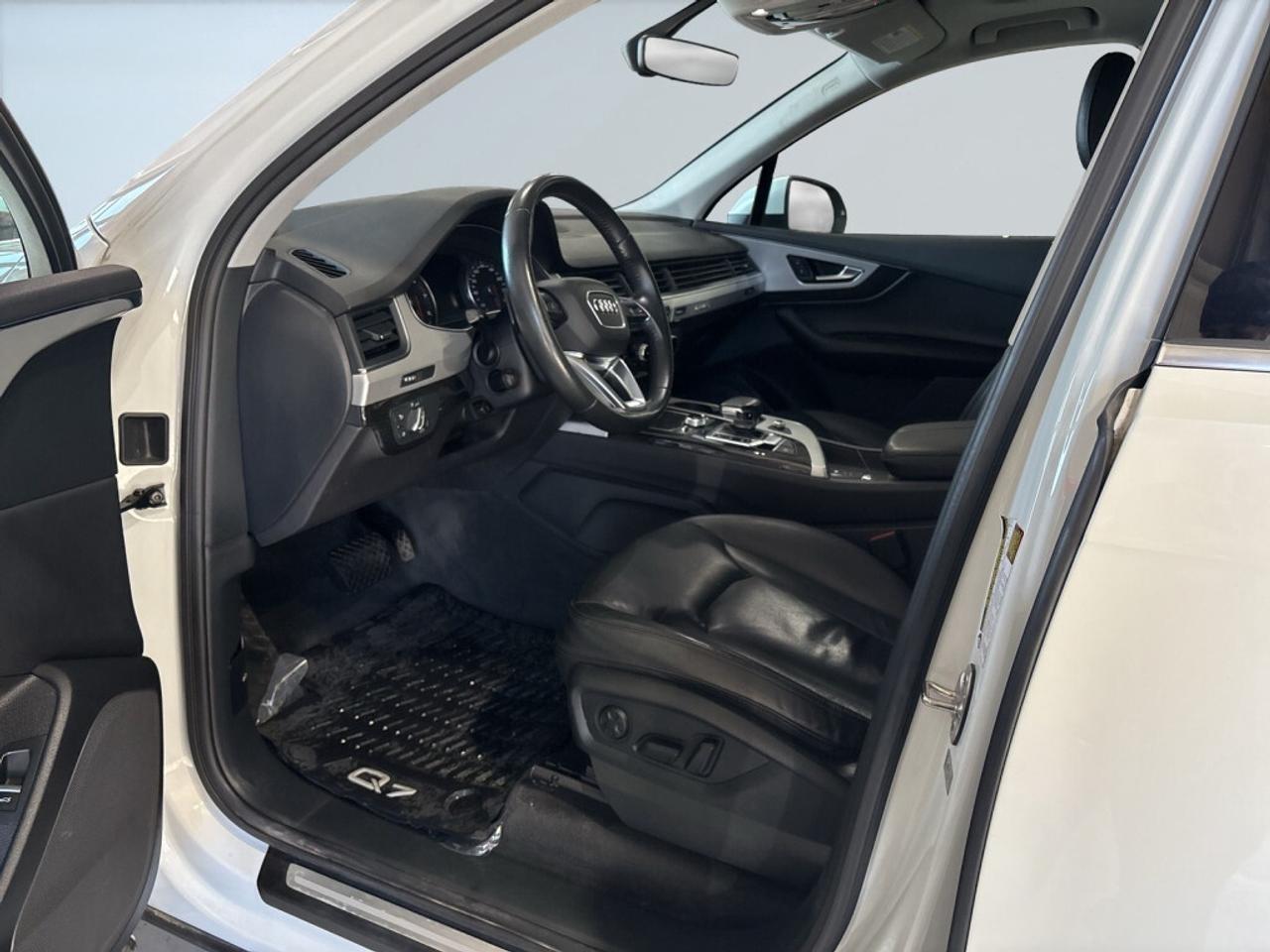 2019 Audi Q7 45 TFSI quattro / 7 Seater / NAV / Leather / Sunro Photo