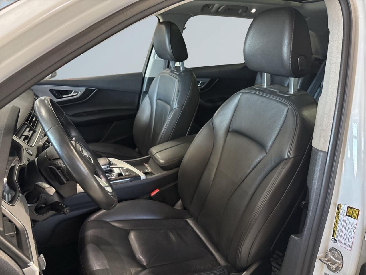 2019 Audi Q7 45 TFSI quattro / 7 Seater / NAV / Leather / Sunro Photo