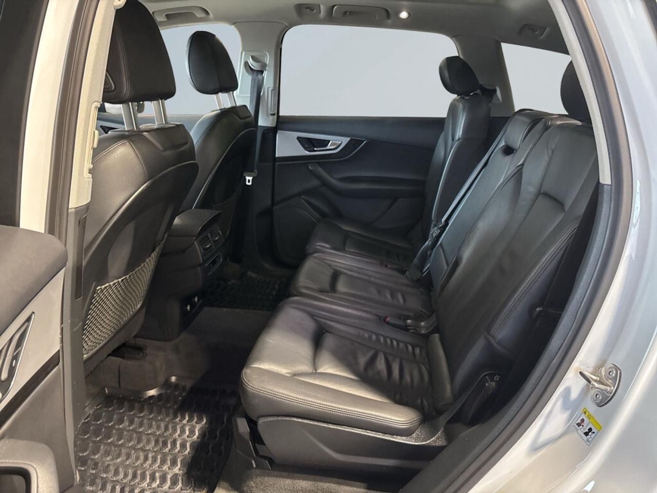 2019 Audi Q7 45 TFSI quattro / 7 Seater / NAV / Leather / Sunro Photo