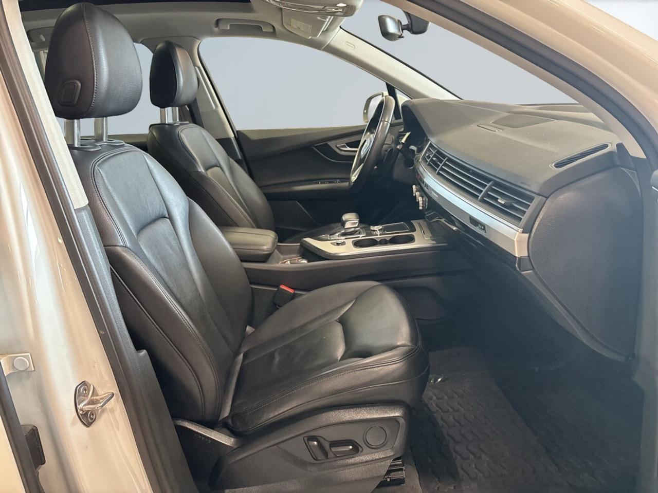 2019 Audi Q7 45 TFSI quattro / 7 Seater / NAV / Leather / Sunro Photo