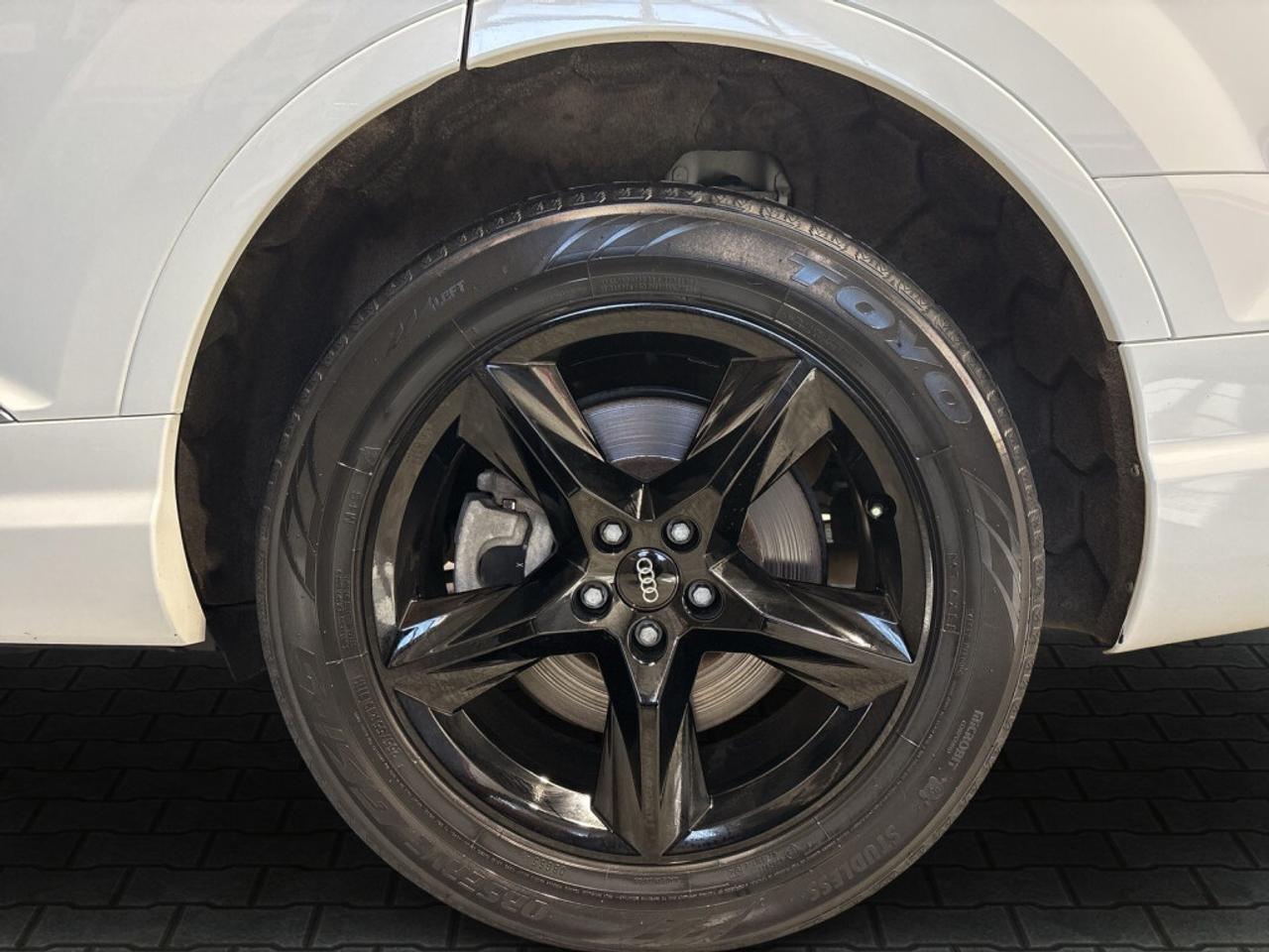 2019 Audi Q7 45 TFSI quattro / 7 Seater / NAV / Leather / Sunro Photo