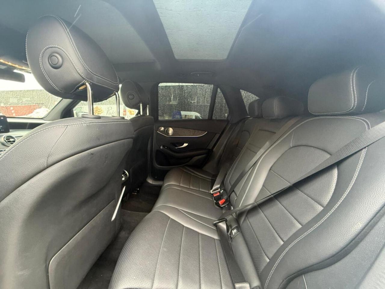 2020 Mercedes-Benz GLC300 AMG Pkg GLC 300  4MATIC/Clean carfax Photo