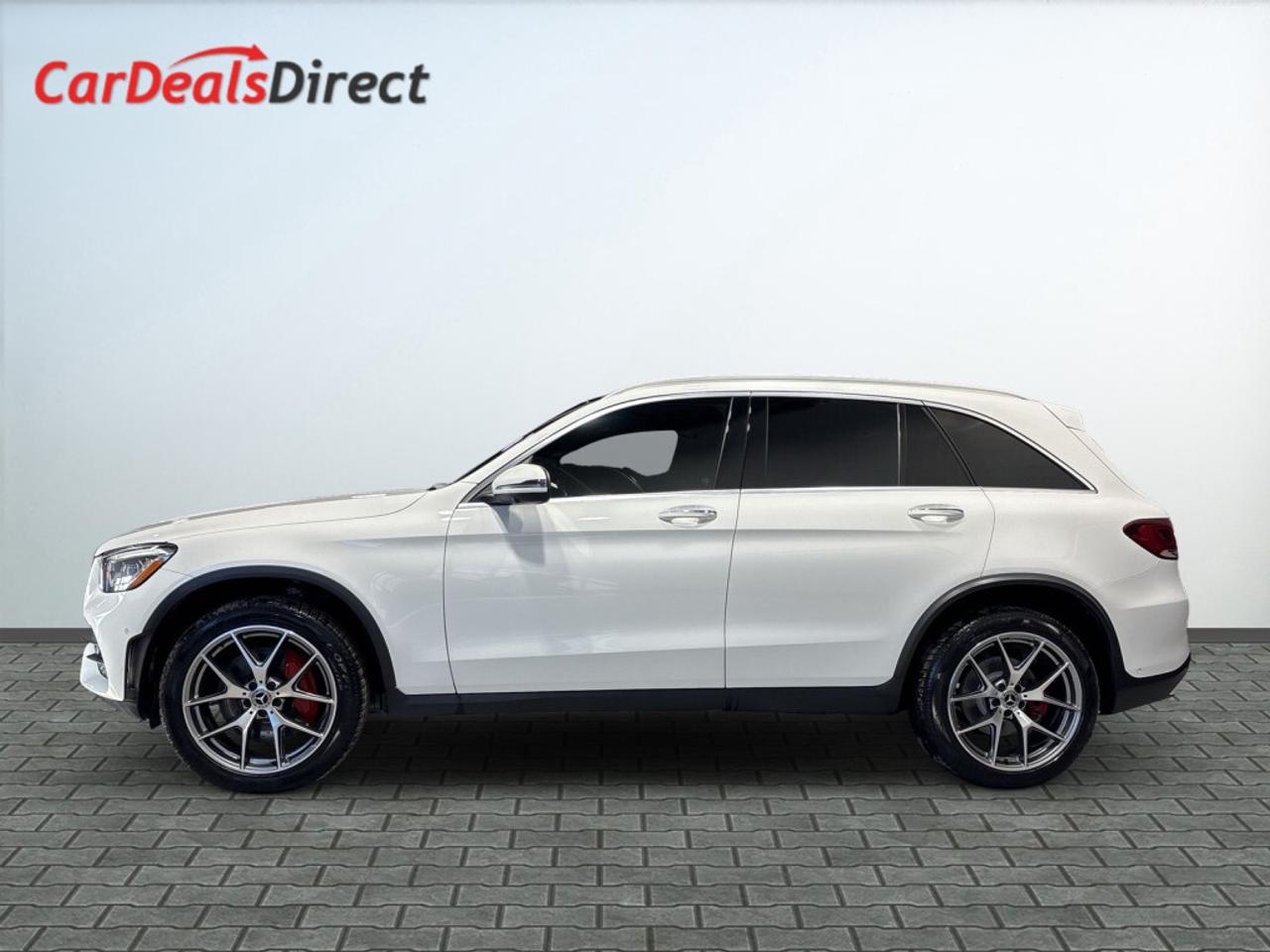 2020 Mercedes-Benz GLC300 4MATIC AMG Pkg /Clean Carfax / Sunroof / Leather / Photo2