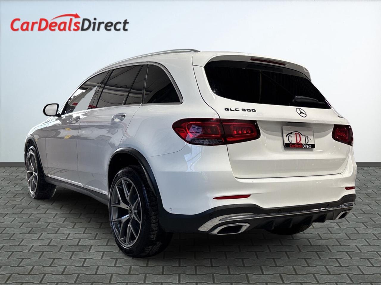 2020 Mercedes-Benz GLC300 4MATIC AMG Pkg /Clean Carfax / Sunroof / Leather / Photo