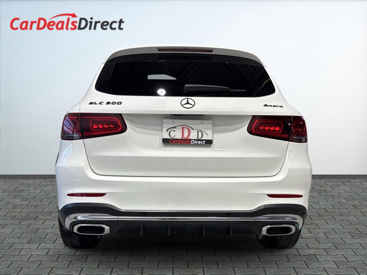 2020 Mercedes-Benz GLC300 4MATIC AMG Pkg /Clean Carfax / Sunroof / Leather / Photo