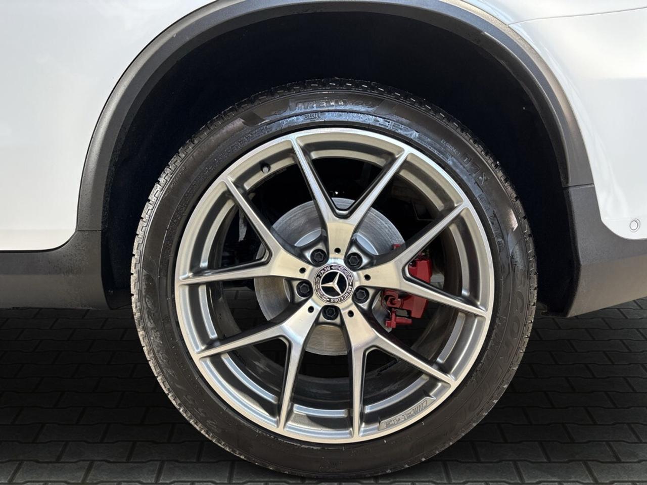 2020 Mercedes-Benz GLC300 4MATIC AMG Pkg /Clean Carfax / Sunroof / Leather / Photo