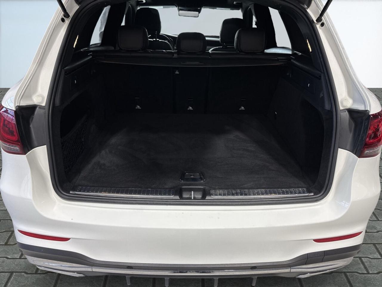 2020 Mercedes-Benz GLC300 4MATIC AMG Pkg /Clean Carfax / Sunroof / Leather / Photo