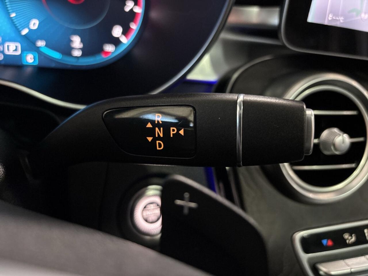 2020 Mercedes-Benz GLC300 4MATIC AMG Pkg /Clean Carfax / Sunroof / Leather / Photo