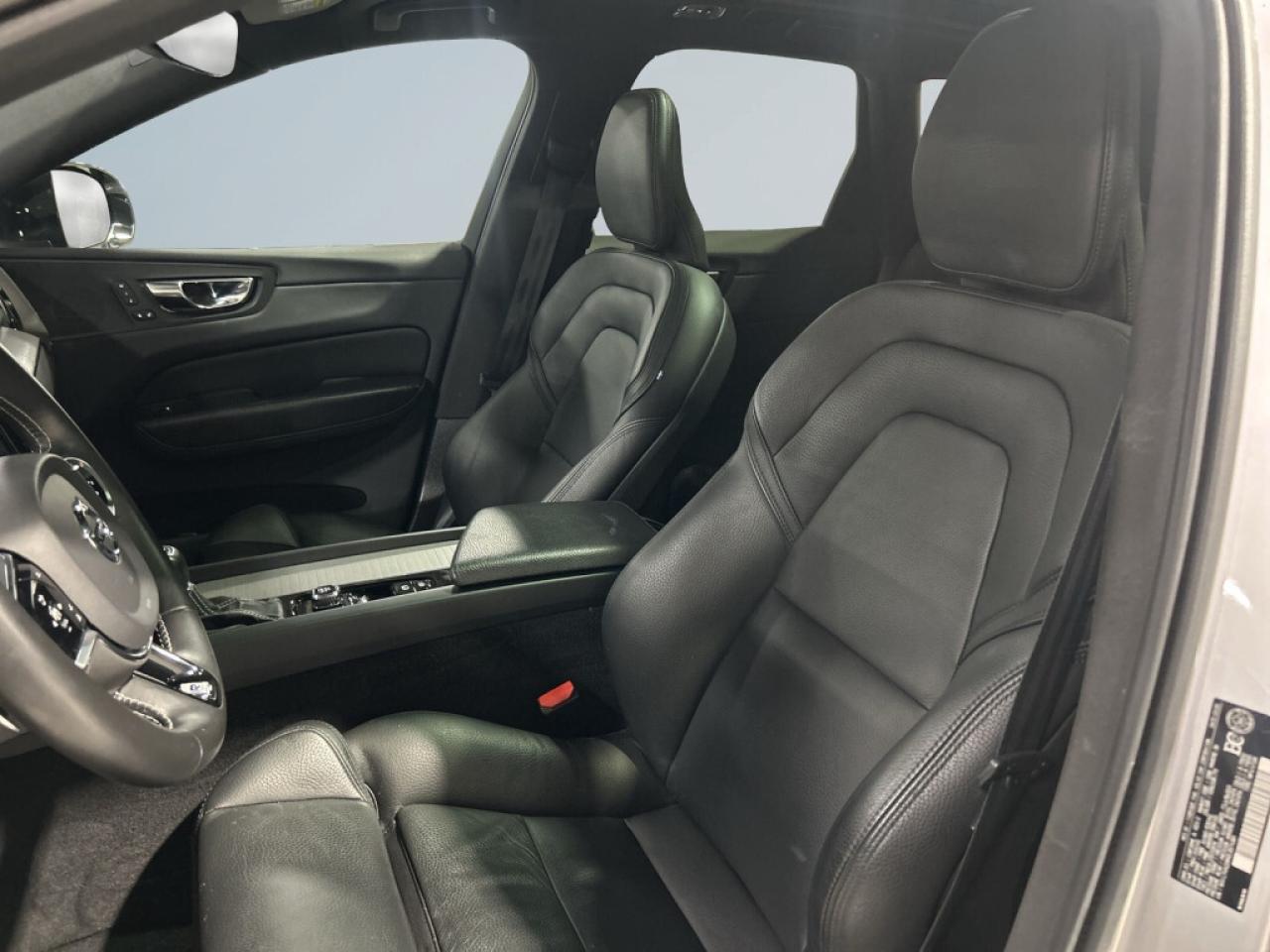 2020 Volvo XC60 T6  R-Design AWD/NAVI/Leather/Sunroof/Drive Assist Photo