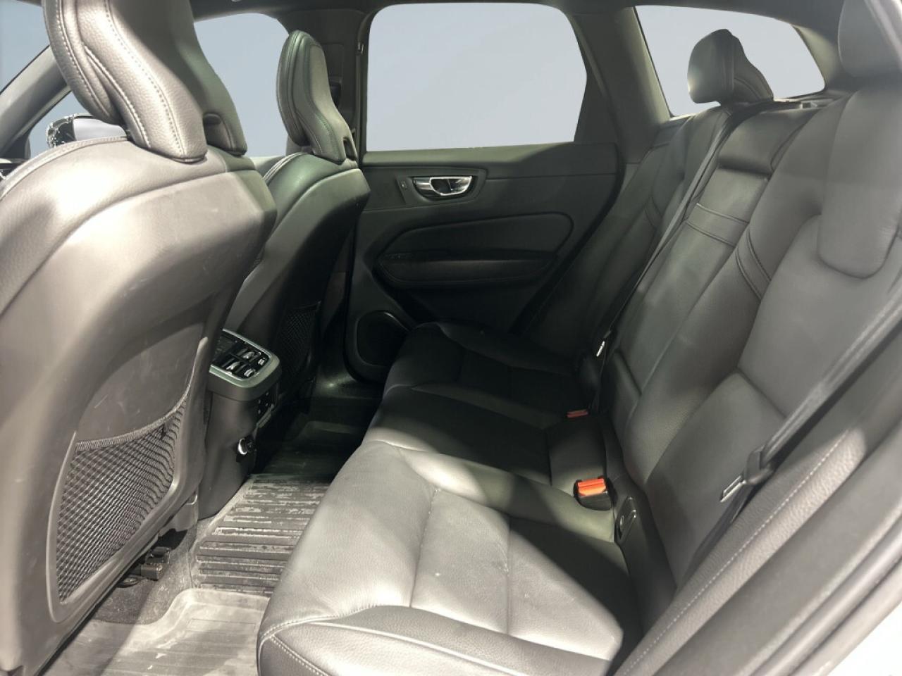 2020 Volvo XC60 T6  R-Design AWD/NAVI/Leather/Sunroof/Drive Assist Photo