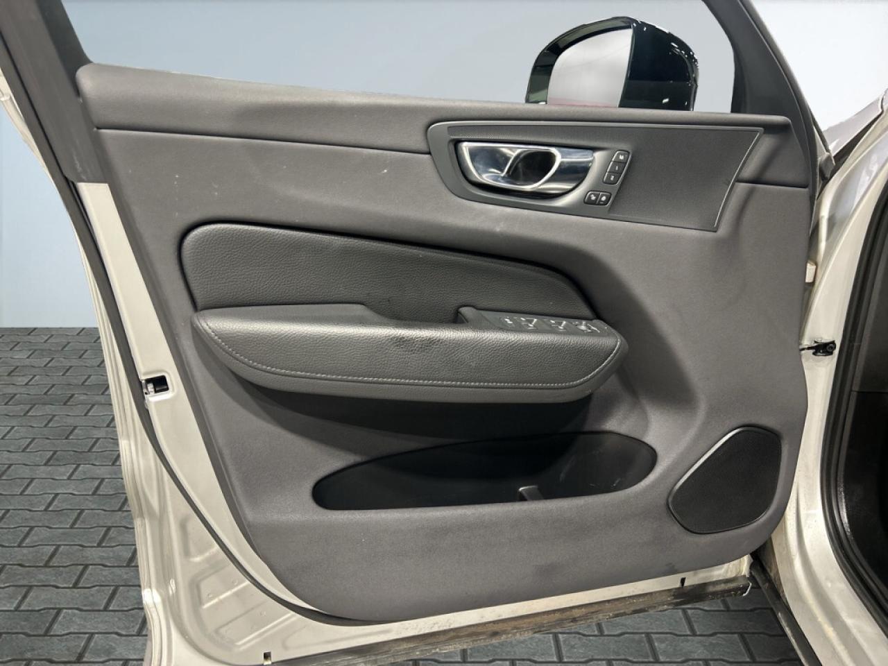 2020 Volvo XC60 T6  R-Design AWD/NAVI/Leather/Sunroof/Drive Assist Photo