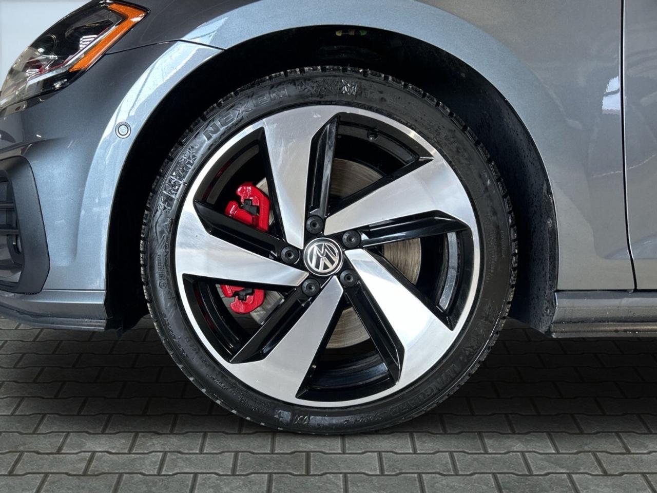 2020 Volkswagen Golf GTI 2.0T Autobahn / Leather / Sunroof / NAV / CarPlay Photo