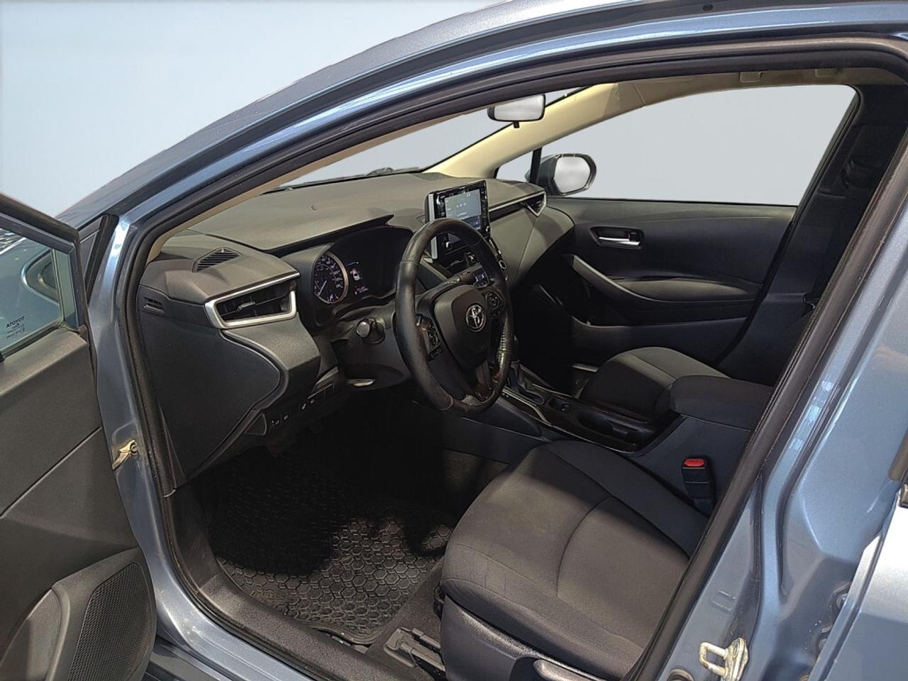 2020 Toyota Corolla LE Sedan / Back Up Cam / Bluetooth / Heated Seats Photo