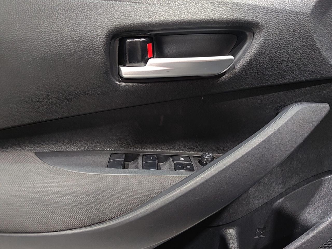 2020 Toyota Corolla LE Sedan / Back Up Cam / Bluetooth / Heated Seats Photo