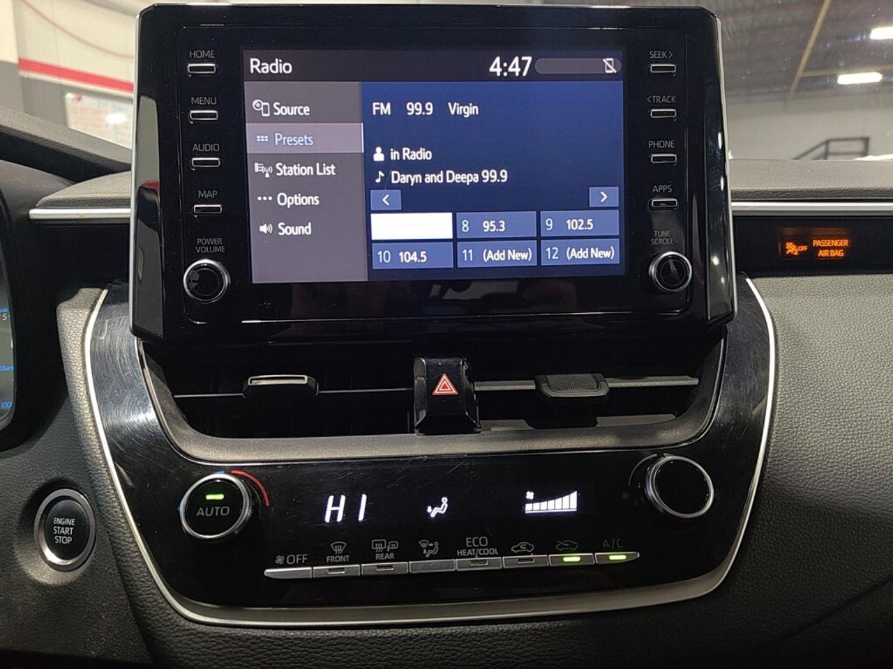 2020 Toyota Corolla LE Sedan / Back Up Cam / Bluetooth / Heated Seats Photo