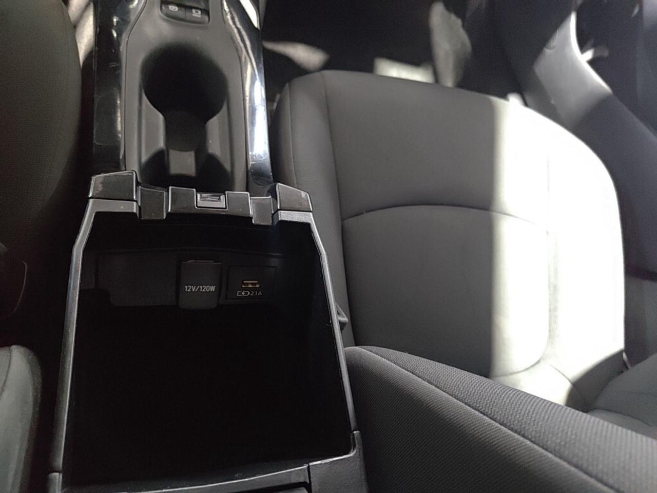 2020 Toyota Corolla LE Sedan / Back Up Cam / Bluetooth / Heated Seats Photo