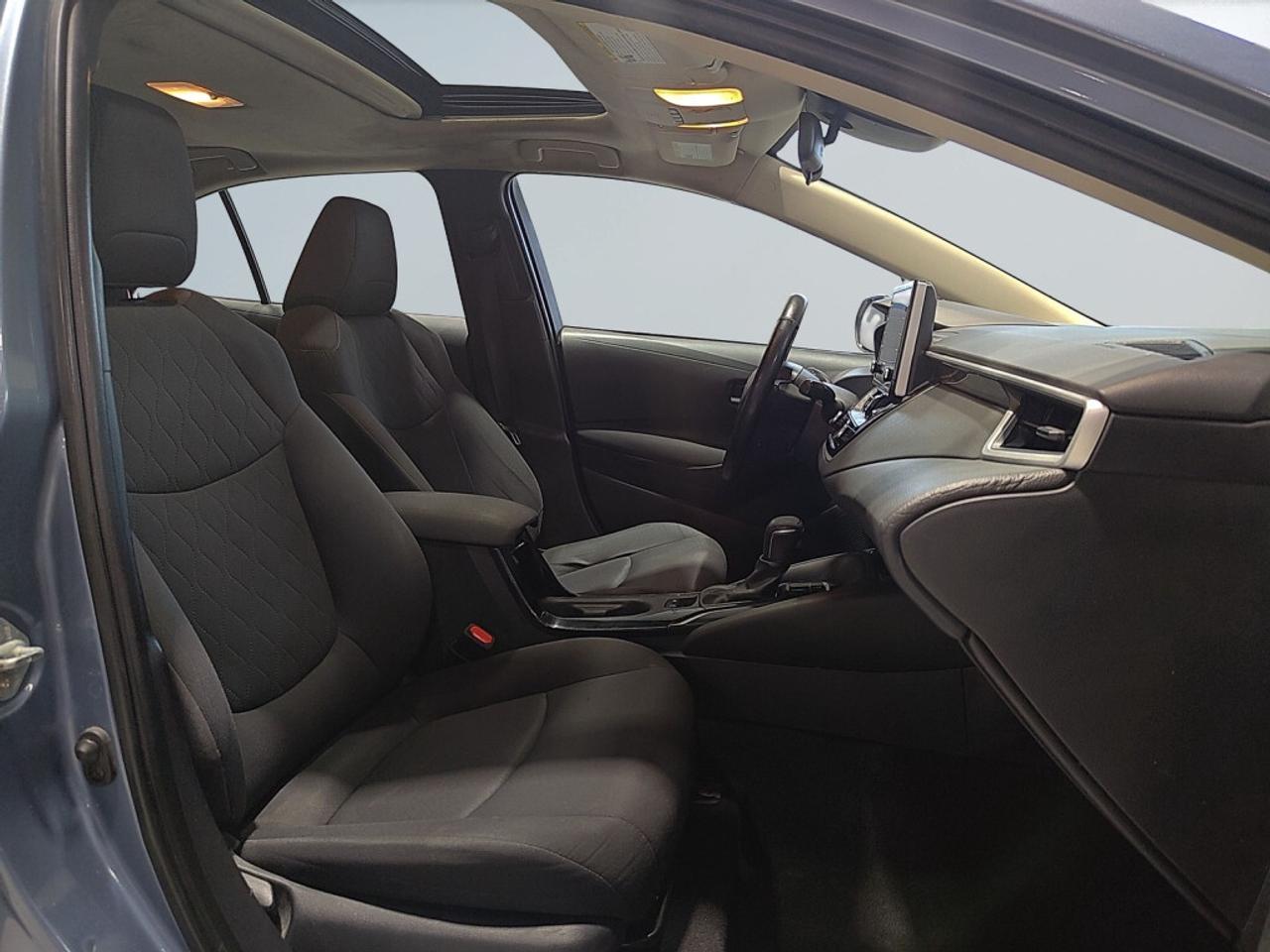 2020 Toyota Corolla LE Sedan / Back Up Cam / Bluetooth / Heated Seats Photo