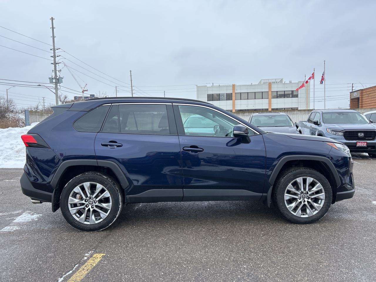 2022 Toyota RAV4 XLE Premium Leather  Sunroof CarPlay Blind Spot Photo