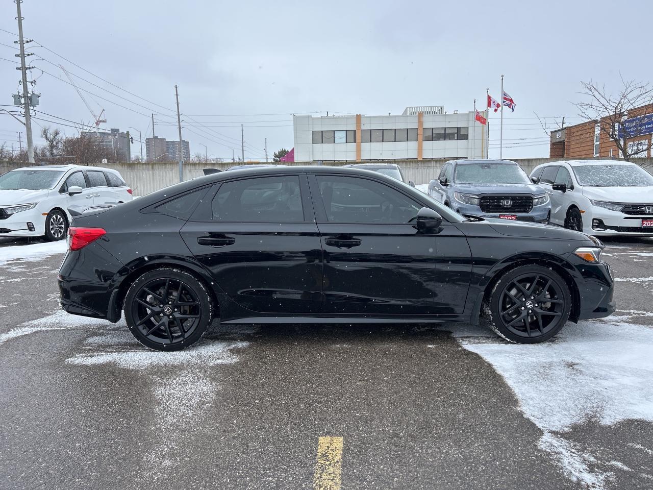 2024 Honda Civic Si Sedan Manual Sunroof CarPlay Wireless Charger Low Kms Photo