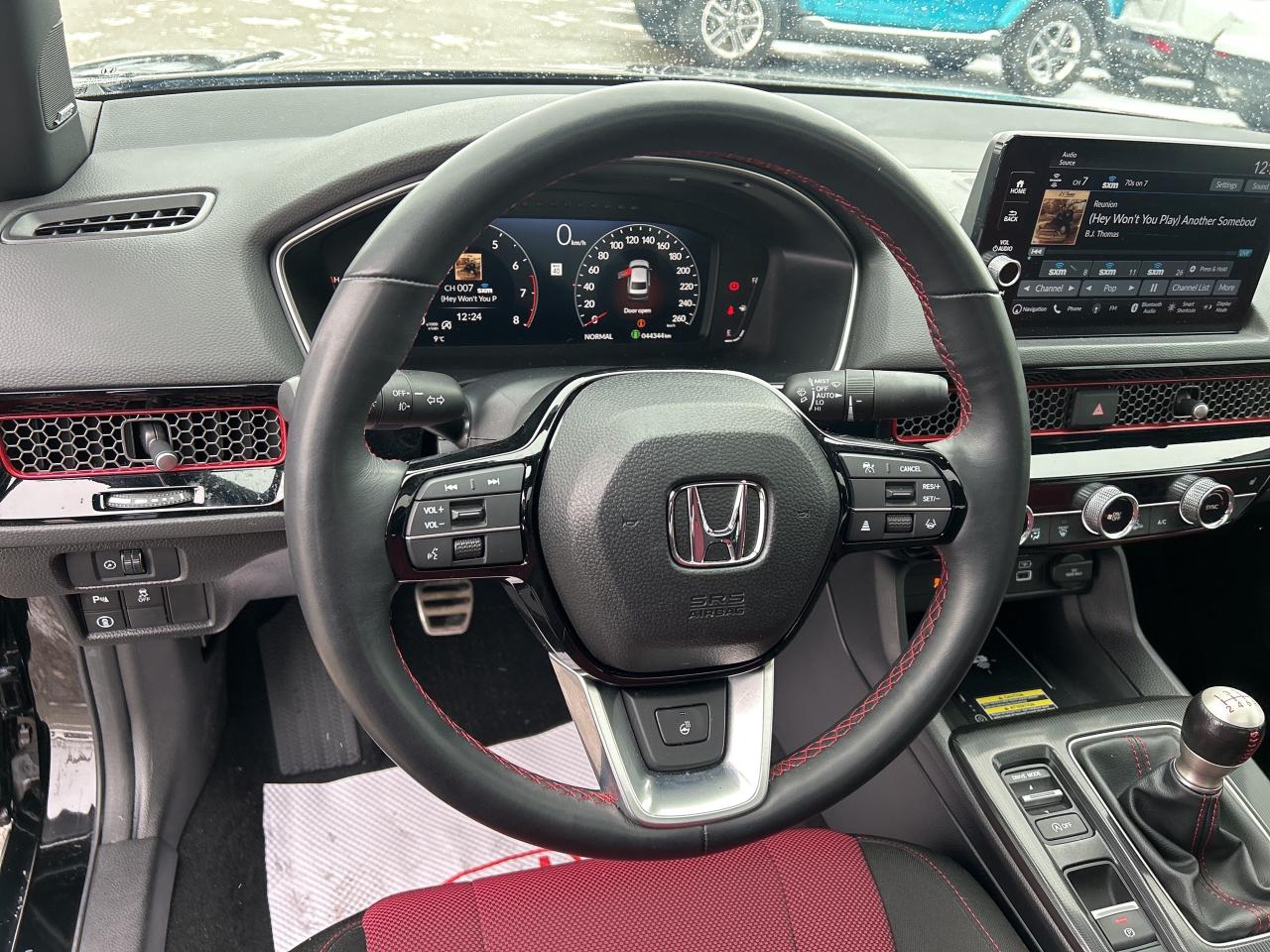 2024 Honda Civic Si Sedan Manual Sunroof CarPlay Wireless Charger Low Kms Photo