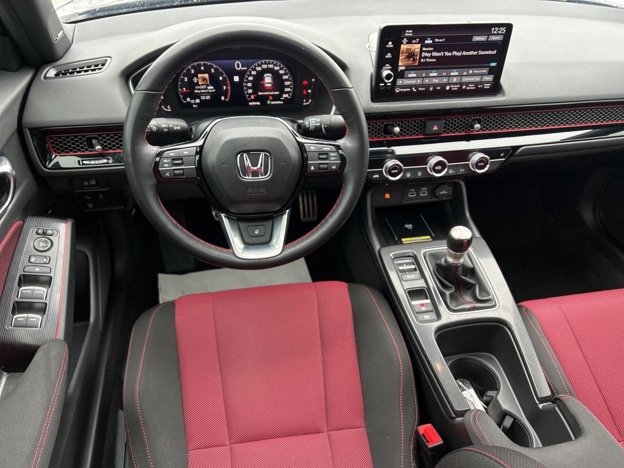 2024 Honda Civic Si Sedan Manual Sunroof CarPlay Wireless Charger Low Kms Photo