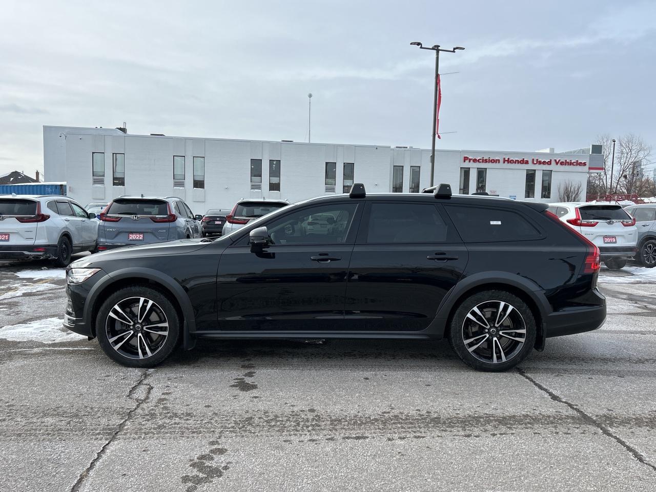 2022 Volvo V90 Cross Country B6 AWD Leather CarPlay Wireless Charging HUD Photo