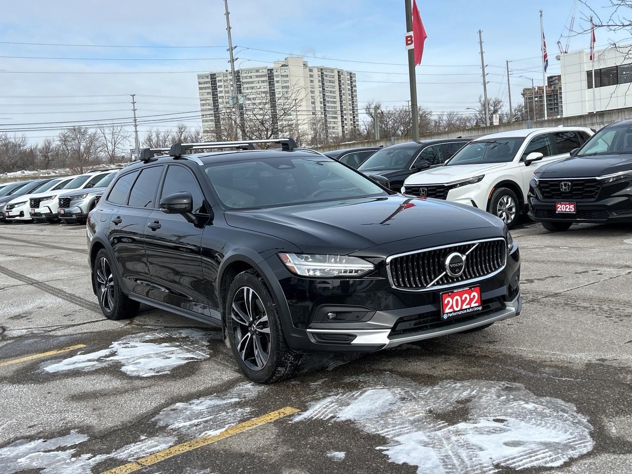 2022 Volvo V90 Cross Country B6 AWD Leather CarPlay Wireless Charging HUD Photo