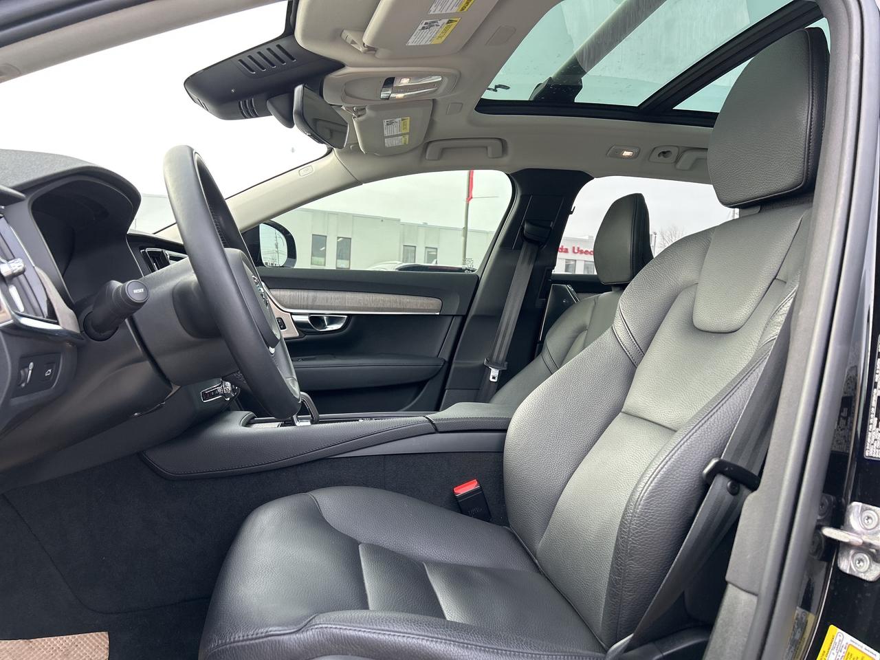 2022 Volvo V90 Cross Country B6 AWD Leather CarPlay Wireless Charging HUD Photo