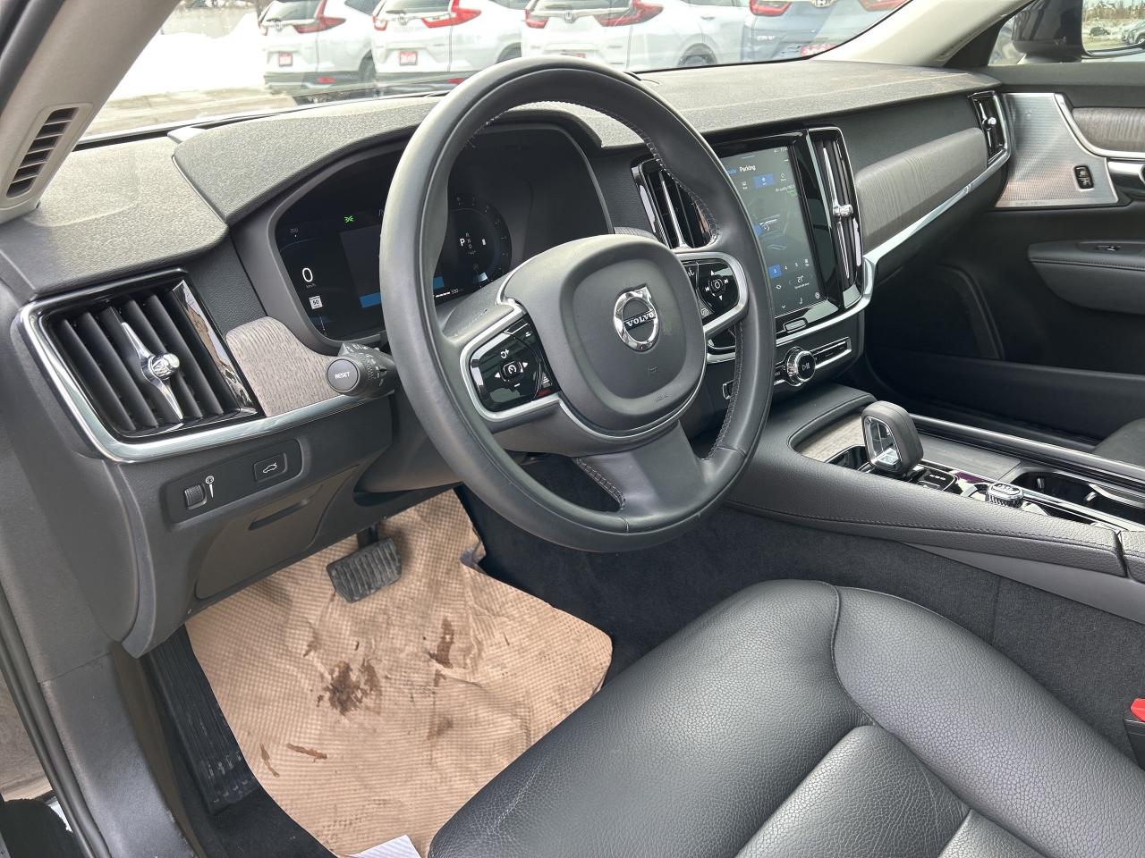 2022 Volvo V90 Cross Country B6 AWD Leather CarPlay Wireless Charging HUD Photo