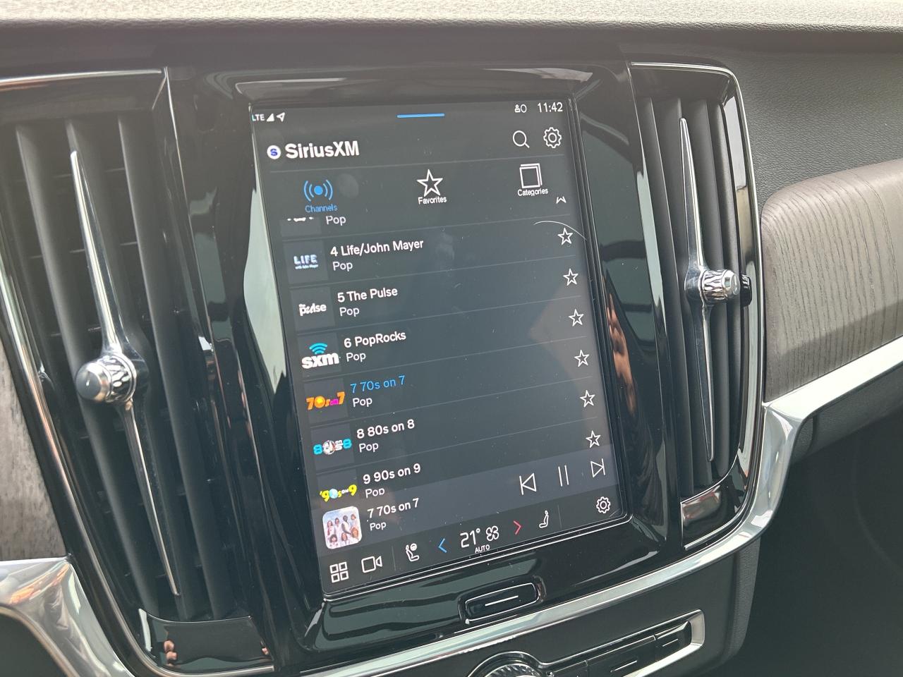 2022 Volvo V90 Cross Country B6 AWD Leather CarPlay Wireless Charging HUD Photo